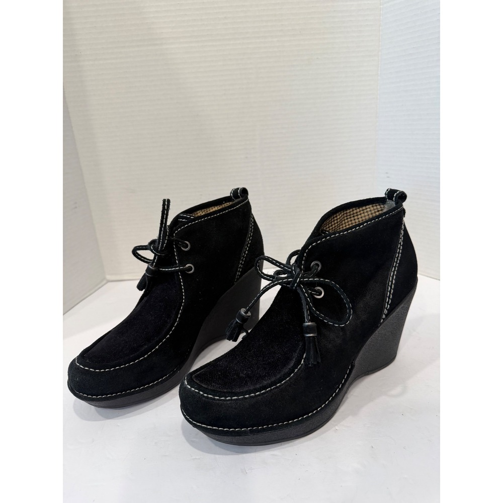 Report Anika Suede Black Contrast Stitch Tasseled Lace Up Wedge Booties 8.5